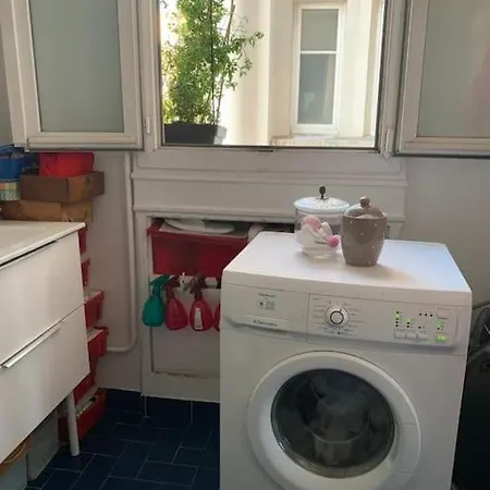 Cosy Studio Eiffel Tower Apartment *